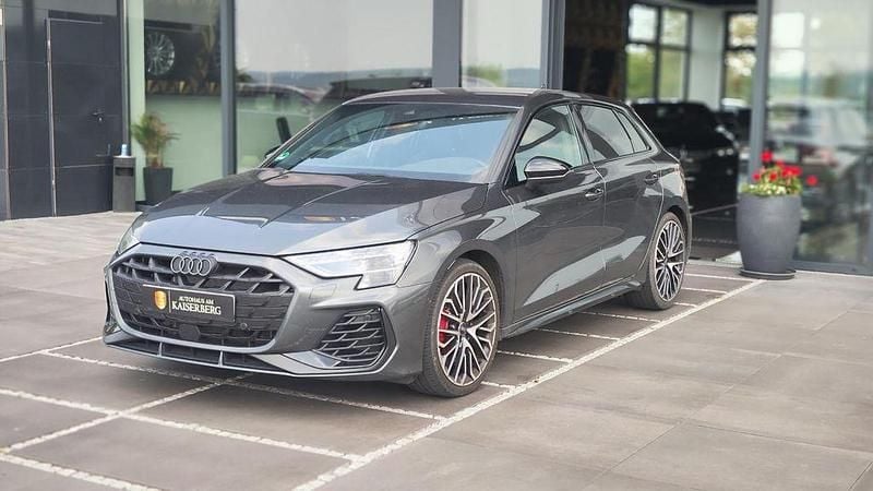 Grau Gebraucht 2024 Audi S3 Exclusive Limousine | 42.900 € (Superpreis) - Bild 1/4