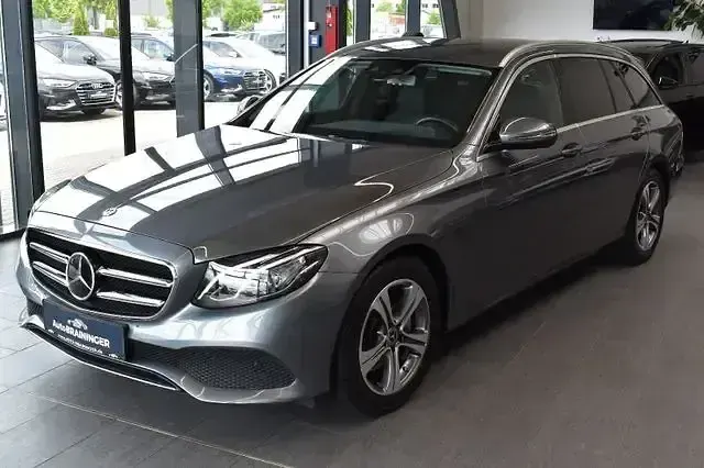 Gebraucht Mercedes E220 Avantgarde 194 PS (142 kW) 2020 Grau Limousine