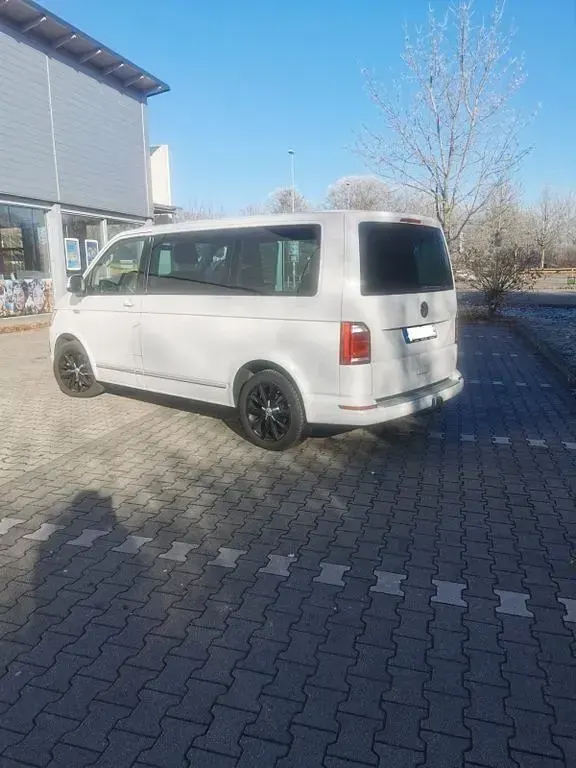 Gebraucht VW Multivan 199 PS (146 kW) 2019 Weiß Van / Kleinbus