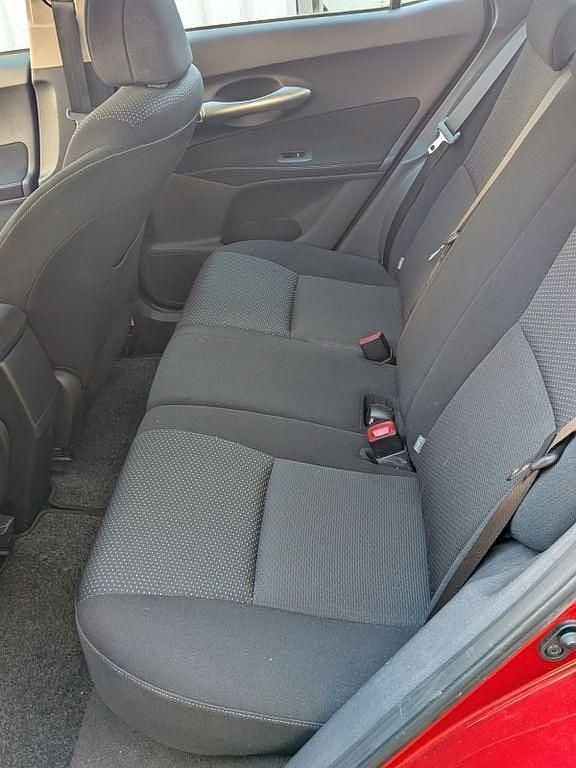 Gebraucht Toyota Auris Edition 99 PS (72 kW) 2012 Rot Limousine