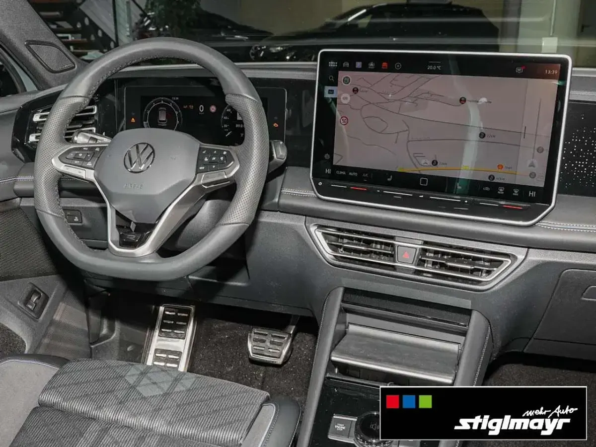 Gebraucht VW Tiguan R-line 150 PS (110 kW) 2025 Cipressinogrün metallic SUV
