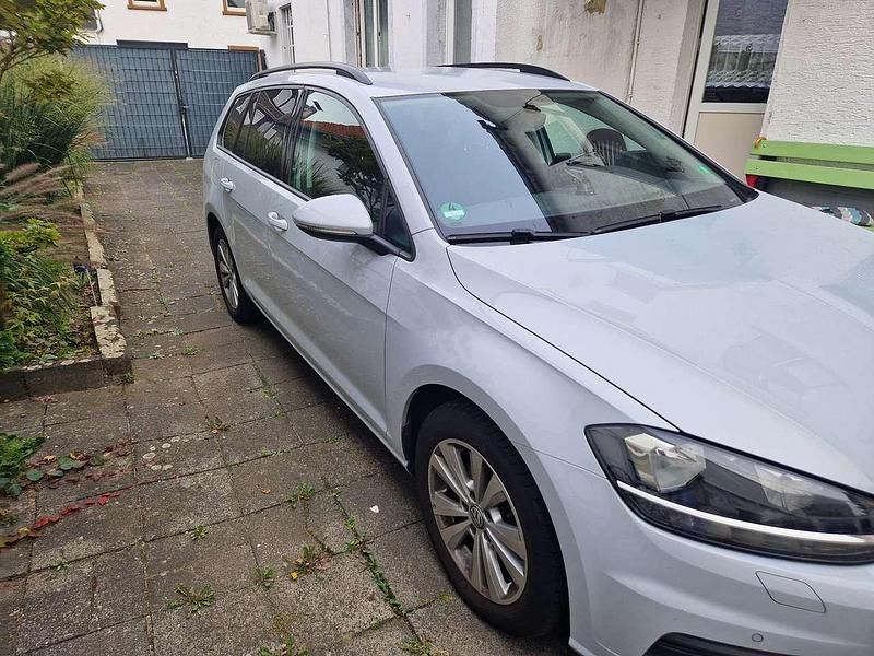 Gebraucht 2018 VW Golf VII Trendline Limousine | 9.000 € (Fairer Preis) - Bild 1/4