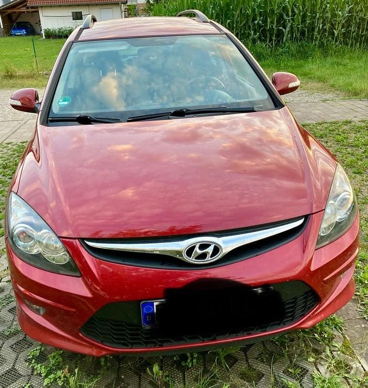 Rot Gebraucht 2012 Hyundai i30 Edition Kombi | 3.350 € (Guter Preis) - Bild 1/4