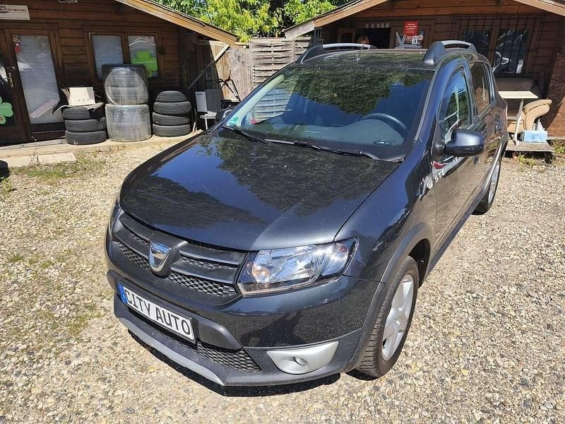 Grau Gebraucht 2017 Dacia Sandero Prestige Kleinwagen | 9.870 € (Fairer Preis) - Bild 1/4