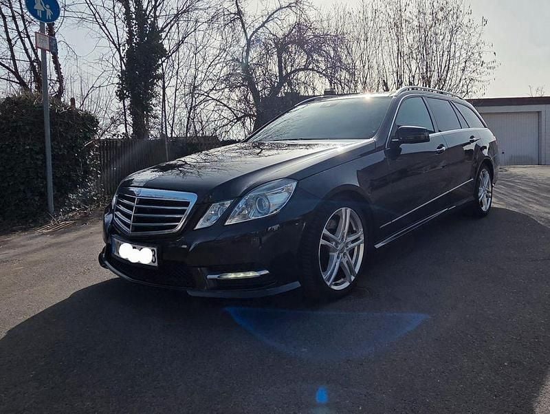 Gebraucht Mercedes E350 Avantgarde 265 PS (194 kW) 2012 Schwarz Limousine