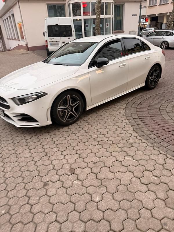 Gebraucht Mercedes A250 224 PS (164 kW) 2019 Weiß Limousine