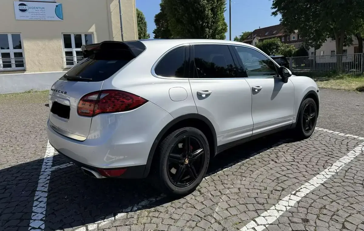 Gebraucht Porsche Cayenne Diesel 245 PS (180 kW) 2012 Silber SUV