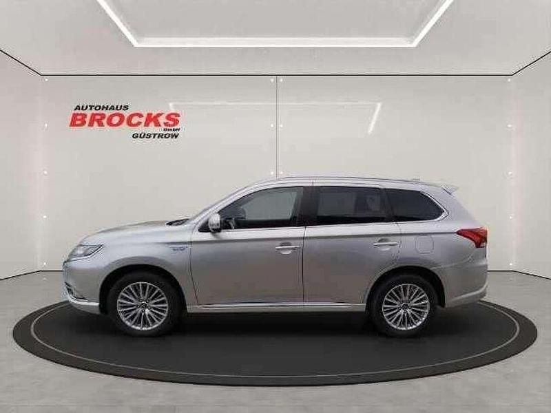 Sterlingsilber Gebraucht 2018 Mitsubishi Outlander P-HEV Intro Edition SUV | 21.750 € (Fairer Preis) - Bild 1/4