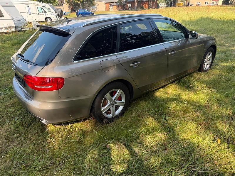 Gebraucht Audi A4 Comfort 211 PS (155 kW) 2009 Andere farben Kombi