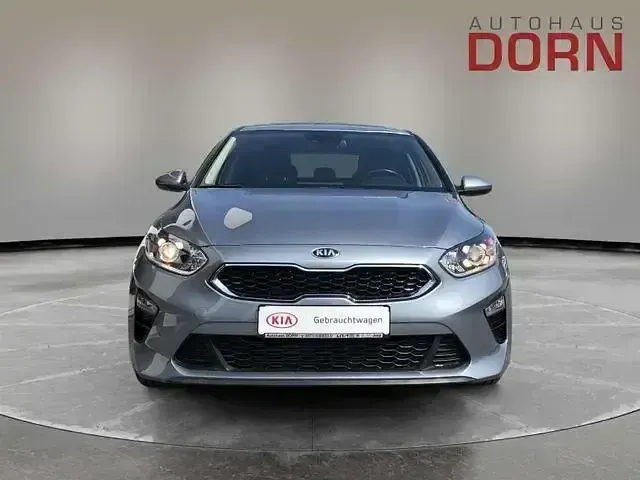 Usado Kia Ceed Vision 136 CV (100 kW) 2021 Gris Utilitario