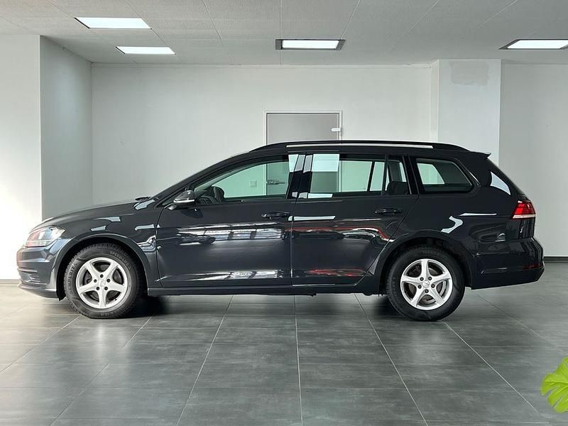 Gebraucht VW Golf VII Trendline 116 PS (85 kW) 2020 Grau Kombi