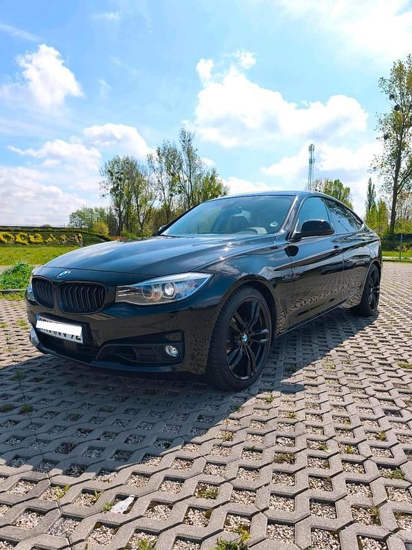 Schwarz Gebraucht 2015 BMW 320 Gran Turismo Sport Line Limousine | 16.400 € (Fairer Preis) - Bild 1/4