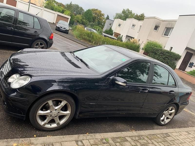 Schwarz Gebraucht 2006 Mercedes C200 Limousine | 2.800 € (Fairer Preis) - Bild 1/4
