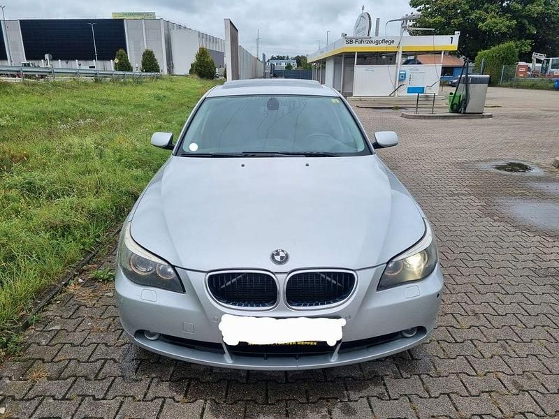 Silber Gebraucht 2007 BMW 530 Limousine | 3.900 € (Superpreis) - Bild 1/4