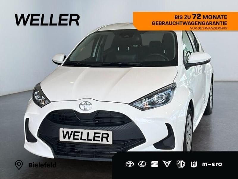 Weiss Gebraucht 2023 Toyota Yaris Comfort Kleinwagen | 14.780 € (Fairer Preis) - Bild 1/4