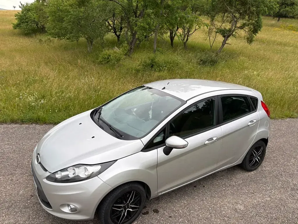 Gebraucht Ford Fiesta Trend 95 PS (69 kW) 2011 Silber Limousine