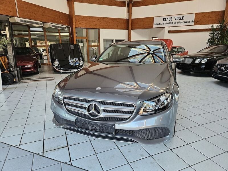 Grau Gebraucht 2016 Mercedes E220 Avantgarde Limousine | 18.995 € (Fairer Preis) - Bild 1/4