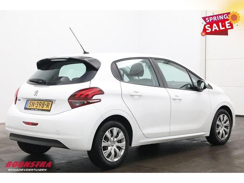 Gebraucht Peugeot 208 75 PS (55 kW) 2018 Weiß Kleinwagen