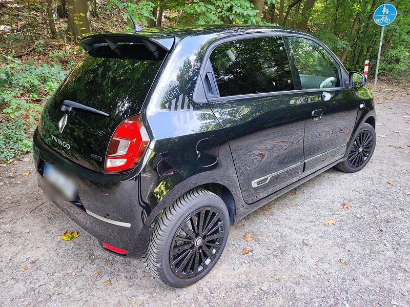 Schwarz Gebraucht 2023 Renault Twingo Urban Night Kleinwagen | 19.990 € - Bild 1/4