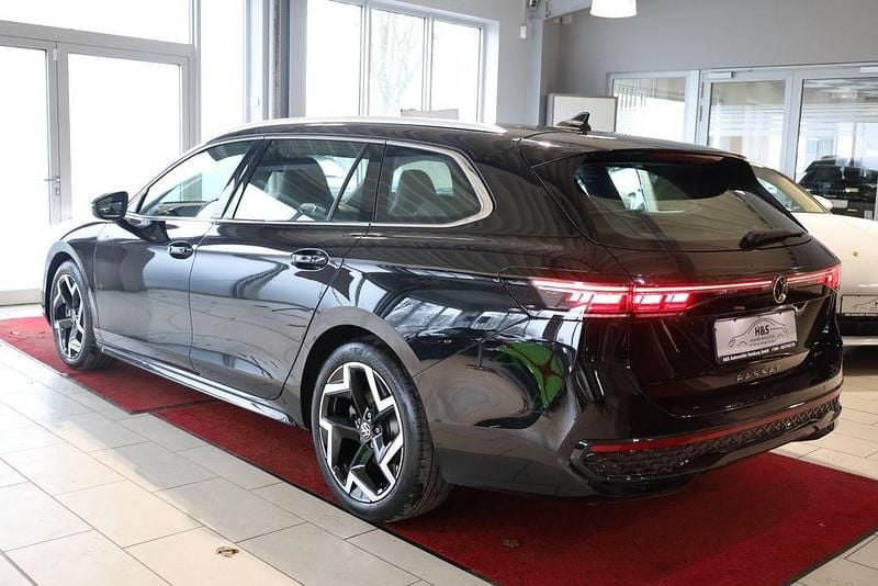 Gebraucht VW Passat R-line 193 PS (141 kW) 2024 Grenadillschwarz Kombi