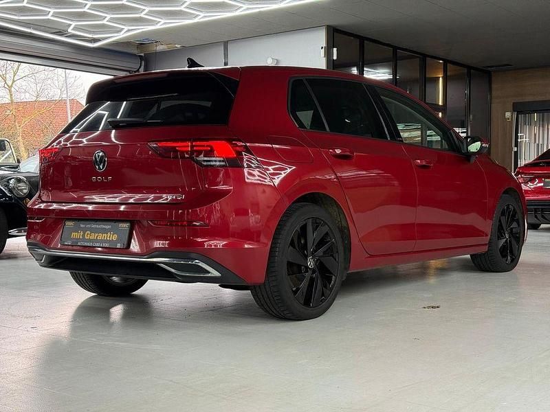 Gebraucht VW Golf VII Active 150 PS (110 kW) 2021 Kings red metallic Kleinwagen