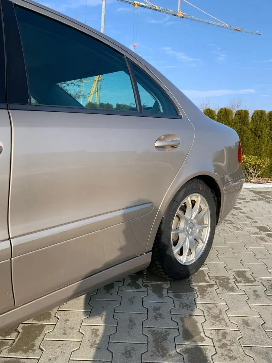Gebraucht Mercedes E200 163 PS (119 kW) 2003 Gold Limousine