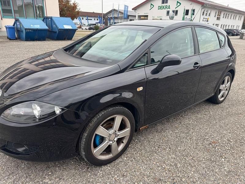 Schwarz Gebraucht 2007 Seat Leon Stylance Limousine | 889 € - Bild 1/4