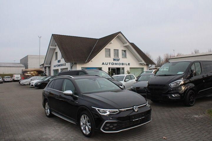 Gebraucht VW Golf Alltrack 200 PS (147 kW) 2023 Deep black perleffekt Kombi