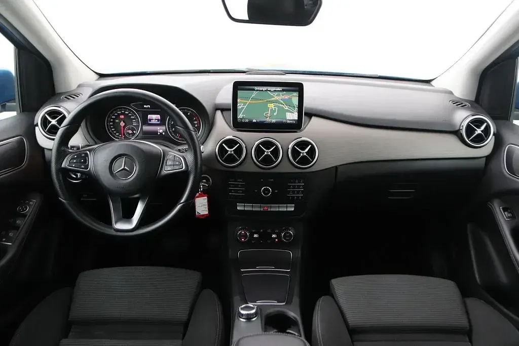 Gebraucht Mercedes B180 Ambition 122 PS (89 kW) 2016 Blau Van / Kleinbus