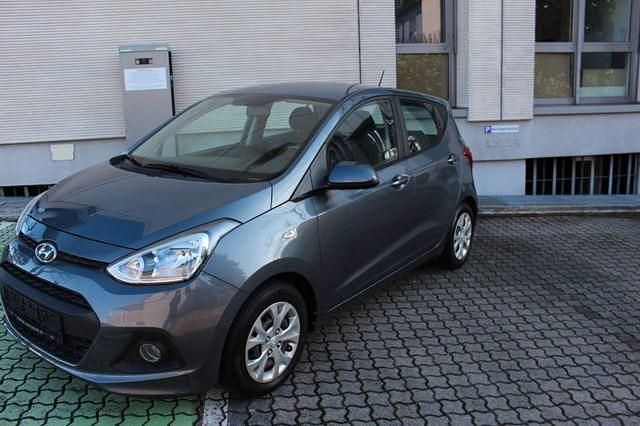 Grau Gebraucht 2016 Hyundai i10 Trend Kleinwagen | 7.700 € (Fairer Preis) - Bild 1/4