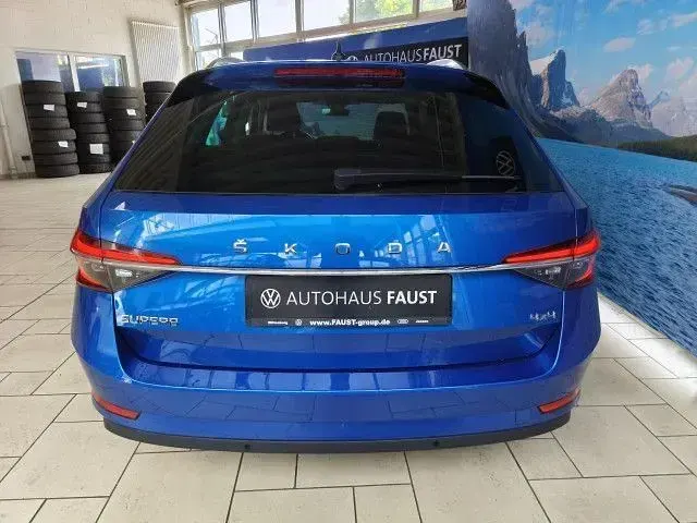 Gebraucht Skoda Superb Style 200 PS (147 kW) 2023 Blau metallic Kombi