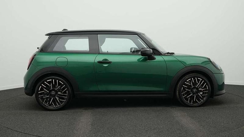 Gebraucht Mini Cooper Favoured 156 PS (114 kW) 2024 Grün Kleinwagen