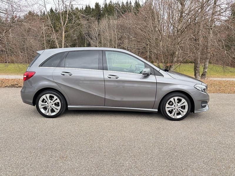 Gebraucht Mercedes B180 122 PS (89 kW) 2016 Grau Van / Kleinbus