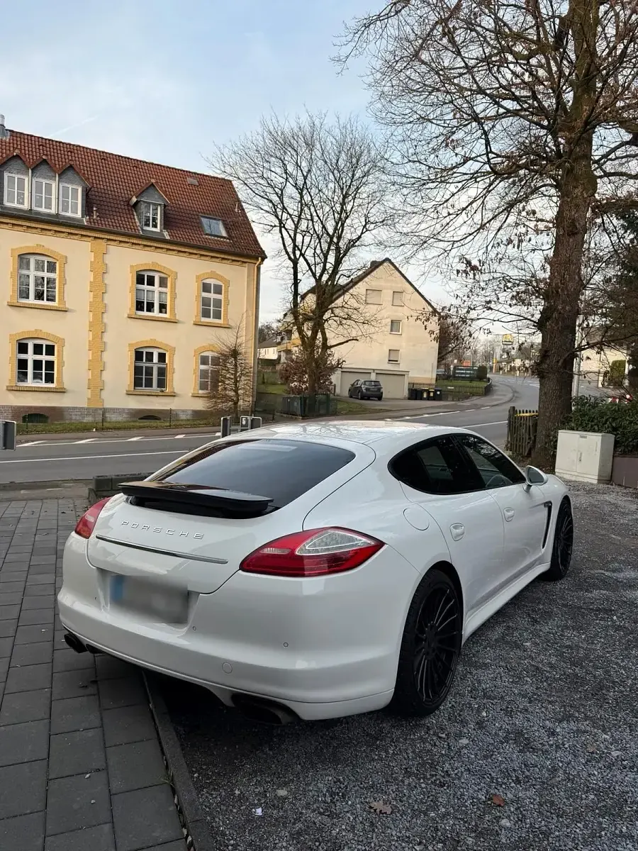 Gebraucht Porsche Panamera 250 PS (183 kW) 2012 Weiß Kleinwagen