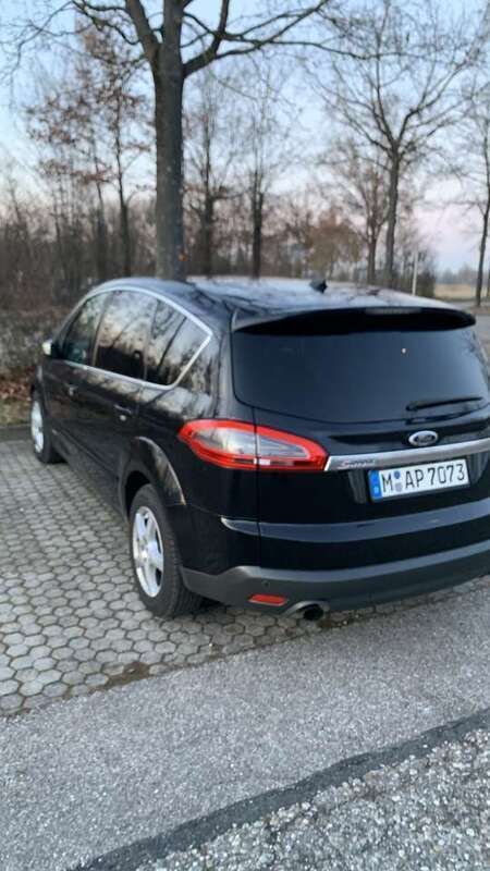 Schwarz Gebraucht 2010 Ford S-MAX Titanium Van / Kleinbus | 5.500 € (Fairer Preis) - Bild 1/4