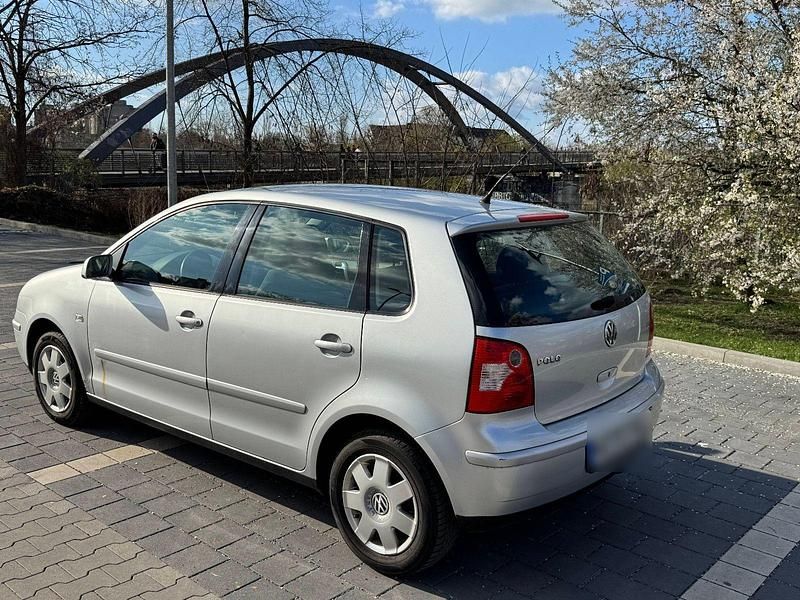 Gebraucht VW Polo Highline 75 PS (55 kW) 2003 Silber Kleinwagen