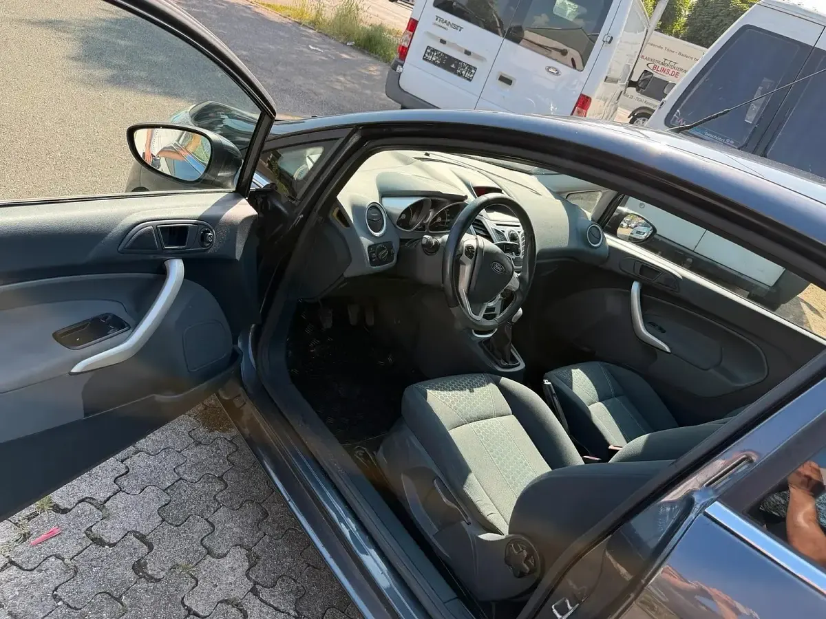 Gebraucht Ford Fiesta 95 PS (69 kW) 2009 Grau Kleinwagen