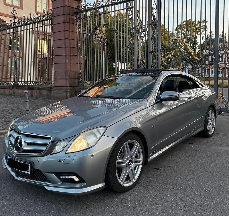 Grau Gebraucht 2009 Mercedes E350 AMG Coupé | 8.990 € (Superpreis) - Bild 1/4