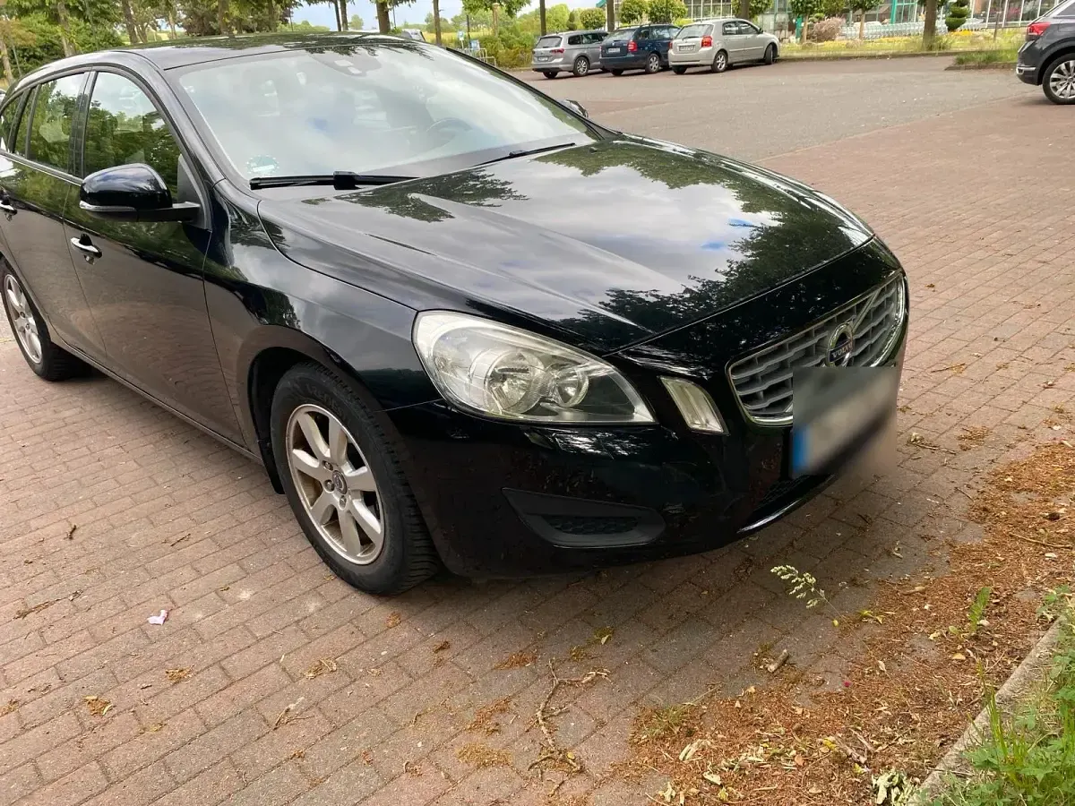 Gebraucht Volvo V60 116 PS (85 kW) 2011 Schwarz Kombi