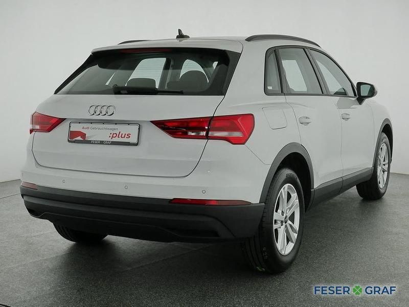 Gebraucht Audi Q3 Basis 150 PS (110 kW) 2023 Arkonaweiß SUV