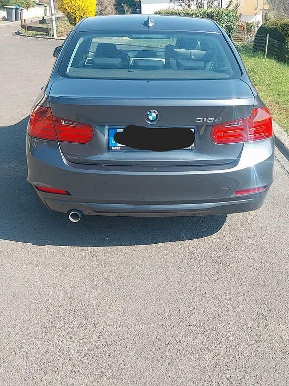 Gebraucht BMW 318 143 PS (105 kW) 2014 Grau Limousine
