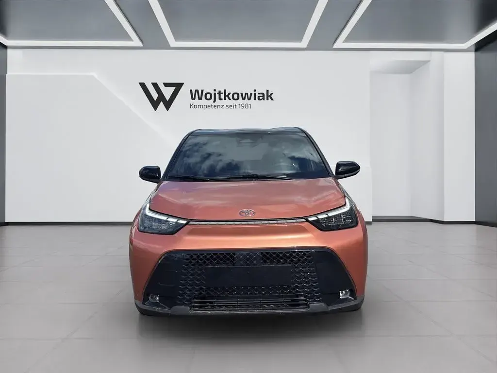 Neu Toyota Aygo X 116 PS (85 kW) 2026 Grün SUV