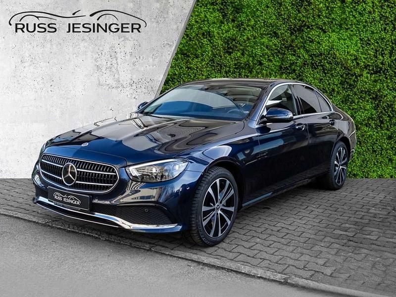 Gebraucht Mercedes E300 Avantgarde 194 PS (142 kW) 2023 Blau Limousine