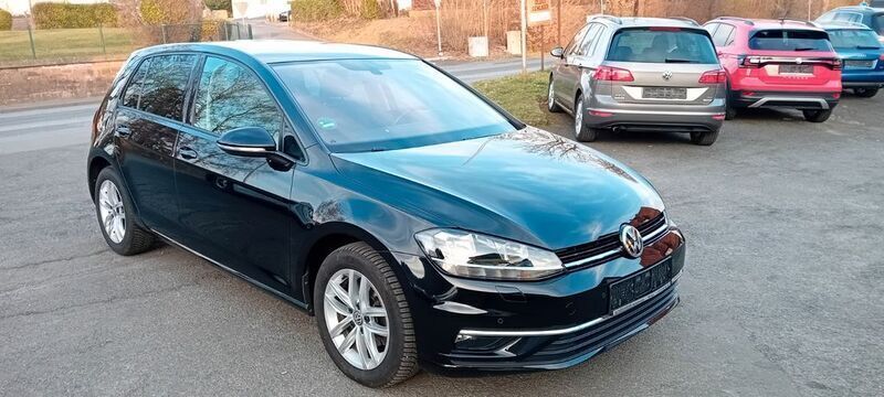 Schwarz Gebraucht 2017 VW Golf VII Comfortline Limousine | 14.700 € (Fairer Preis) - Bild 1/4