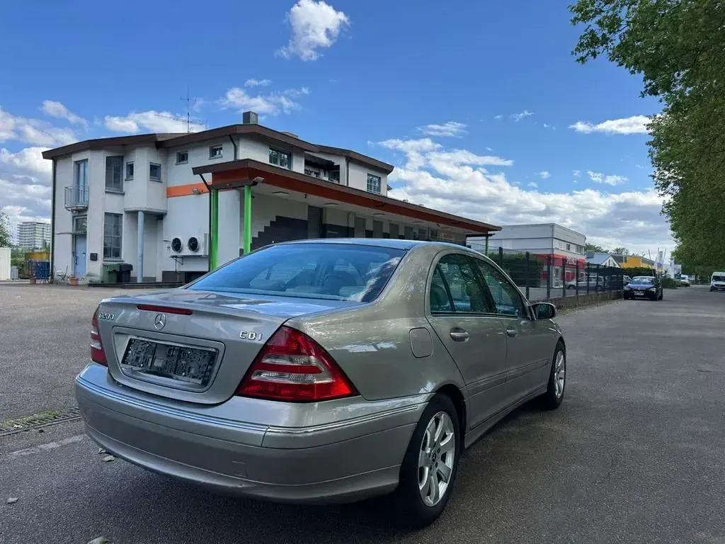 Gebraucht Mercedes C200 122 PS (89 kW) 2006 Silber Limousine