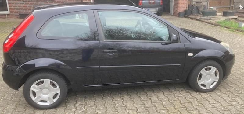 Gebraucht Ford Fiesta 60 PS (44 kW) 2008 Schwarz Kleinwagen