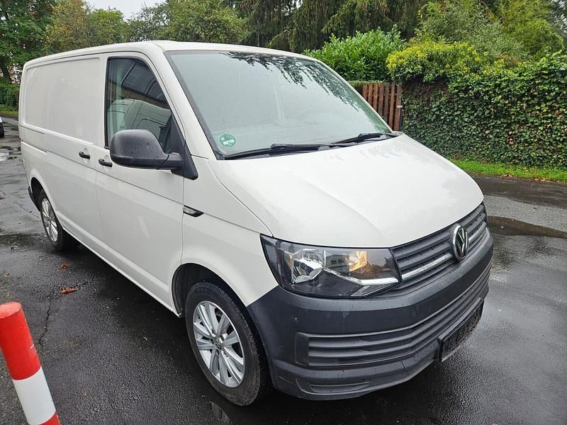 Weiß Gebraucht 2016 VW T6 Van | 11.300 € - Bild 1/4
