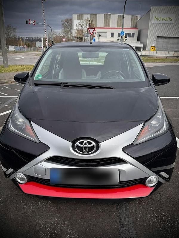 Gebraucht Toyota Aygo X-play 69 PS (50 kW) 2017 Schwarz Kleinwagen