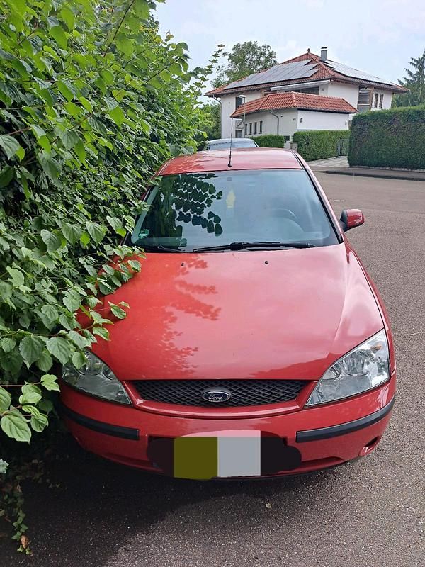 Rot Gebraucht 2001 Ford Focus Limousine | 2.600 € (Fairer Preis) - Bild 1/4