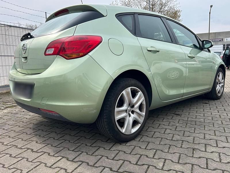 Gebraucht Opel Astra 116 PS (85 kW) 2012 Kleinwagen